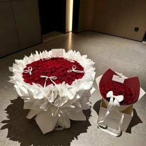 Roses (52 Blooms)